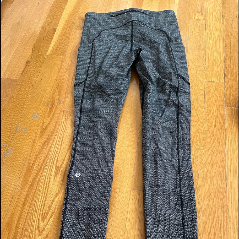 Invigorate lululemon leggings 28 inches with pockets